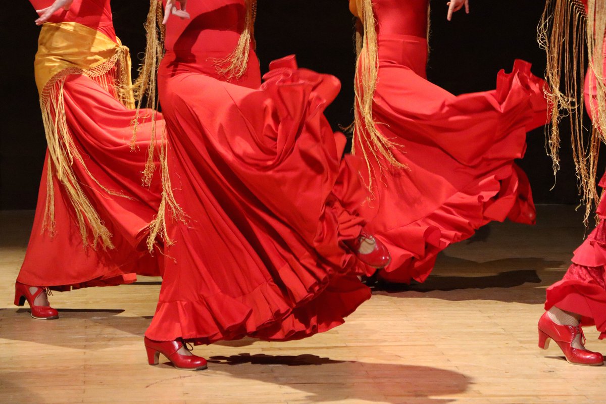Actuación del Grupo Complutense de Danza Española con un variado programa
Su directora, Emma Sánchez siempre nos deleita con sus conocimientos sobre cada una de las danzas
La soprano Marta del Barrio dejó perplejos a los asistentes con su maravillosa voz

#danzaespañola #danzaUCM