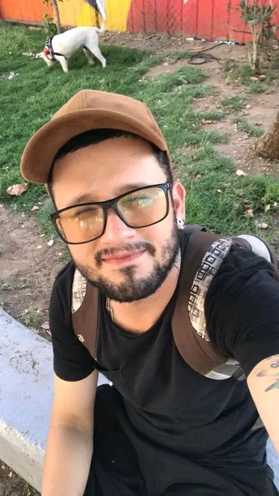 REVICTIMIZADO | Antonio Suárez es un joven músico venezolano que fue a EEUU (con TPS) para grabar un video luego de una exitosa estadía en Chile. Trump lo envió al CECOT El Salvador siendo inocente. Maduro lo expulsó. Trump lo encarcela👇🏾 goo.su/z95K8co
#RespetoALosDDHH