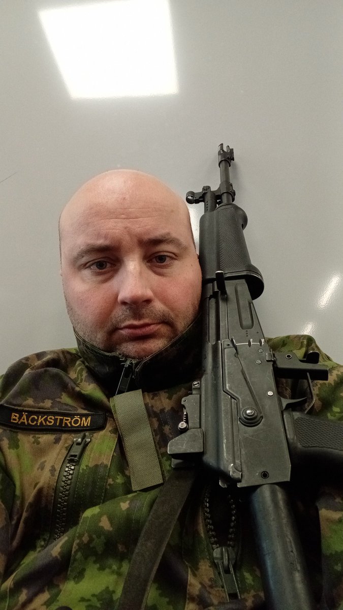 Kohta pääsee jälleen treenailemaan, samalla saa vähän liikuntaaki! On meillä hienot systeemit kun voi kehittää ressuna osaamista hyvinkin laajasti ja jopa itse voi vaikuttaa kehitykseen.

<a href="/MPKoulutus/">MPK</a> 
<a href="/Puolustusvoimat/">Puolustusvoimat</a>