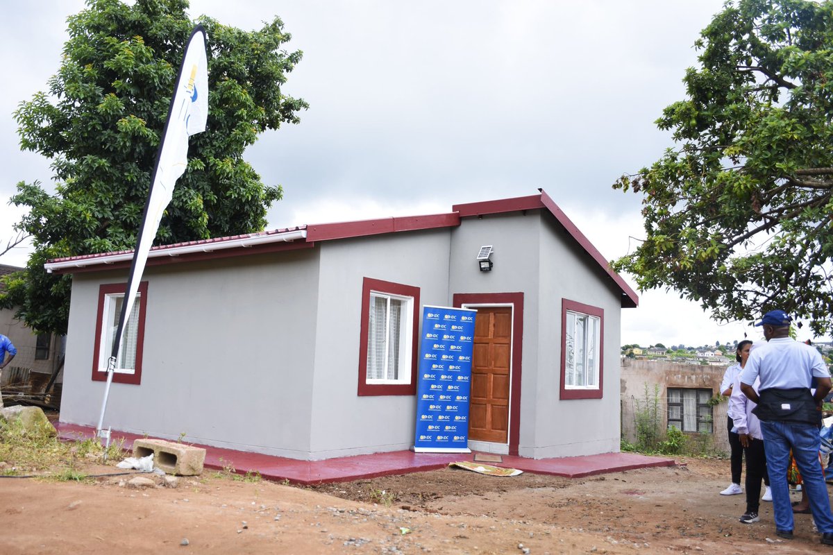 collenmashawane's tweet photo. Today marked a new beginning for the Phoswa family, who received a beautifully built home from CMF and IDC. Led by 70-year-old Masondo Phoswa and her grandchildren, the family lost their previous house in the 2021 floods and had almost given up hope. However, after meeting with them a few weeks ago, we committed to building them a new home. The house was handed over fully furnished and equipped with running water, electricity, ceilings, tiles, solar lights, and a water tank. We wish them all the best as they embark on the journey of rebuilding their lives. #collenmashawanafoundation #idc