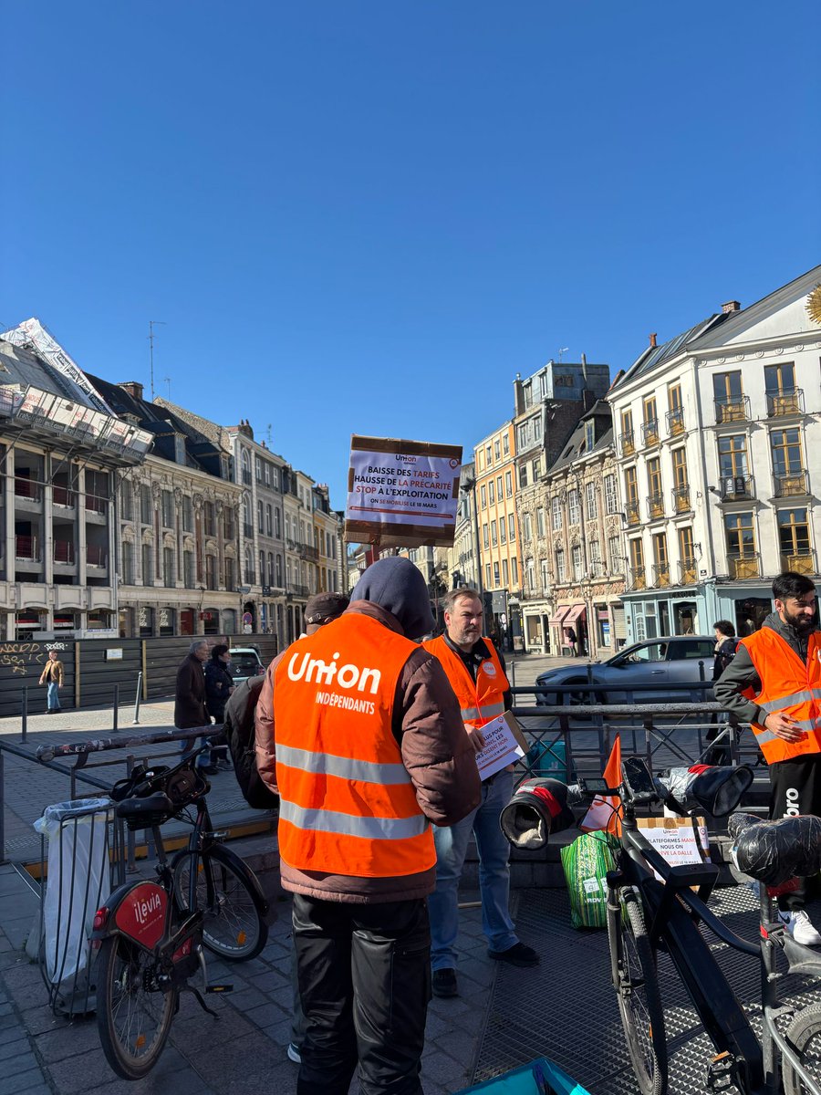 Martin David-Brochen (@martin_davidb) on Twitter photo 📢À #Lille, nous soutenons la mobilisation des #LivreursEnLutte ! 🚴♂️📦
La majorité <a href="/Lille_en_commun/">Lille en commun</a> est solidaire de leur combat : fin de la précarité, revalorisation des courses et reconnaissance de leurs droits. Les plateformes doivent assumer leurs responsabilités ! 📢À #Lille, nous soutenons la mobilisation des #LivreursEnLutte ! 🚴♂️📦
La majorité <a href="/Lille_en_commun/">Lille en commun</a> est solidaire de leur combat : fin de la précarité, revalorisation des courses et reconnaissance de leurs droits. Les plateformes doivent assumer leurs responsabilités !