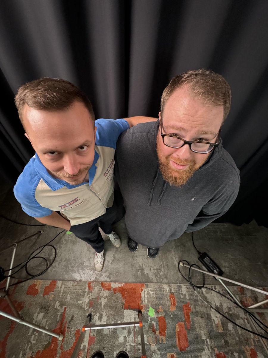 JesseCox's tweet photo. I was told that all the kids are taking their photos this way.

I feel like that's not true. 

But it definitely is a promotional picture for my interview with the amazing @AlexJordanVO who plays all the main characters in the  upcoming #TheAlters. 

https://t.co/EDfPF6ympm https://t.co/DIIr4HEK0S