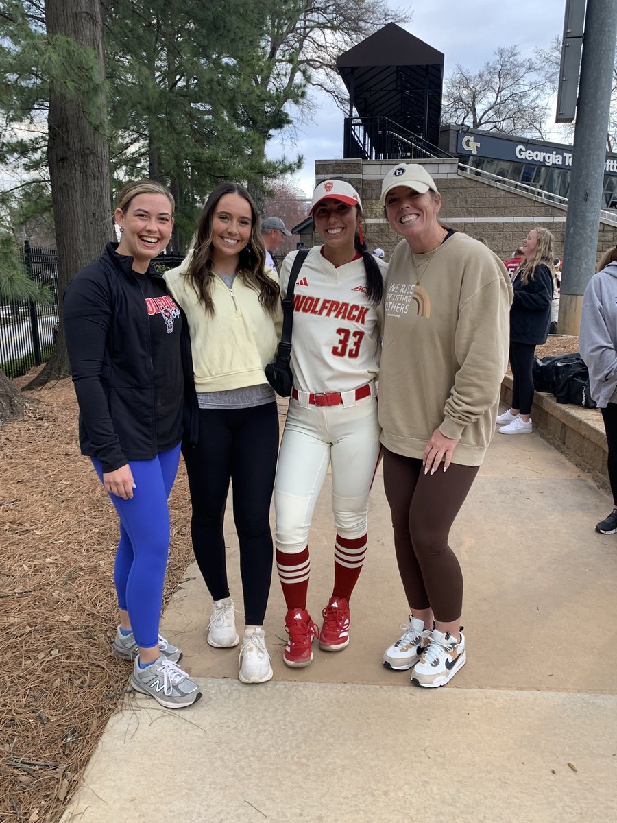Etowah Softball (@_etowahsoftball) on Twitter photo Always love when I get a chance to see my Eagles!! Missing a pic with <a href="/kinseyn11/">Kinsey Norton</a> !!
<a href="/alainasmithhh/">alaina smith</a> <a href="/thenatalieann/">nat</a> <a href="/AnsleySpeegle/">AnsleySpeegle</a>
#FAMILY 💙💛 Always love when I get a chance to see my Eagles!! Missing a pic with <a href="/kinseyn11/">Kinsey Norton</a> !!
<a href="/alainasmithhh/">alaina smith</a> <a href="/thenatalieann/">nat</a> <a href="/AnsleySpeegle/">AnsleySpeegle</a>
#FAMILY 💙💛