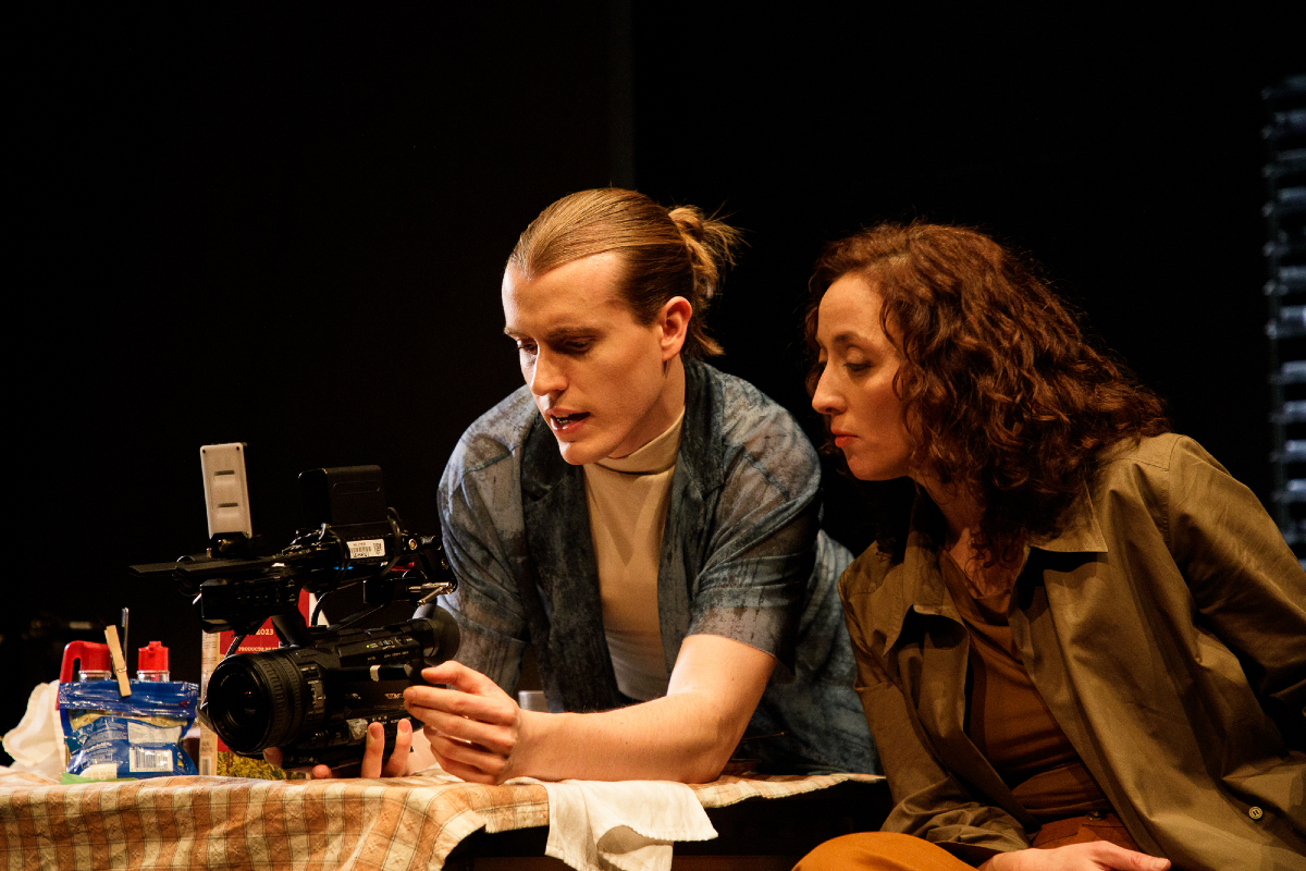 🌋#Vulcano nos presenta la historia de una familia que ha quedado marcada por un trauma del pasado.

Este montaje cuestiona la veracidad de los relatos que creamos, especialmente cuando están vinculados con un hecho doloroso.

🗓️Hasta 13 ABR
👉bit.ly/CDN_Vulcano