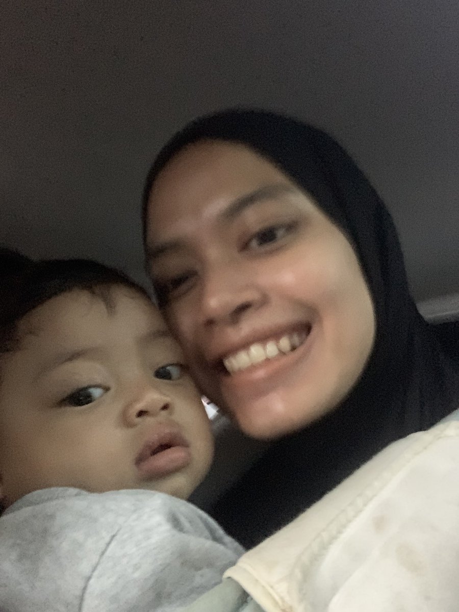 esterdier's tweet image. Selfie bareng cowo yg ga suka selfie