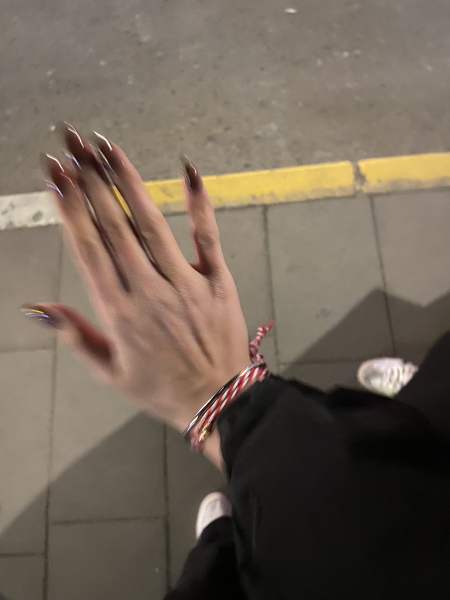 Şu leylekleri gören konum atsın arkadaşlar benim marteniçka bilekliği elimde kaldı dileklerim ne olacakk