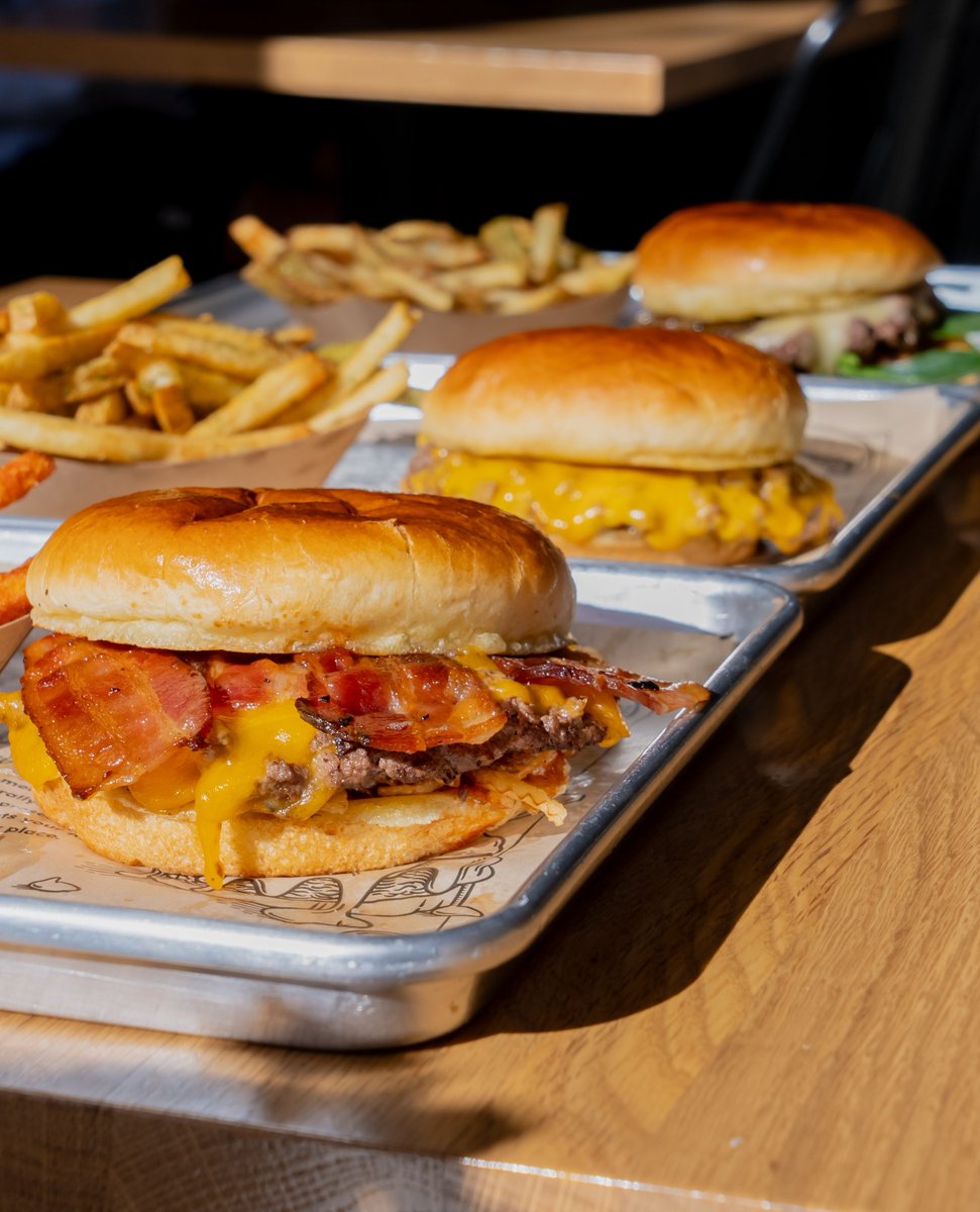 You can always count on a good MeltBurger to remind you that simple pleasures still exist. 🍔🧡 We start with Angus &amp; Wagyu beef, cooked to a perfect medium with a juicy hint of pink. #omgyum #themelt