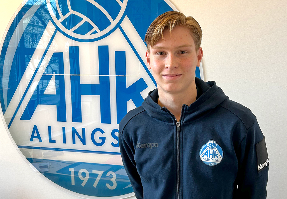 Ungdomskontrakt för Max Hurtig

15-årige vänsternian Max Hurtig har skrivit på ett ungdomskontrakt med Alingsås HK.

Läs mer på hemsidan:
alingsashk.myclub.se/site_node/7641…