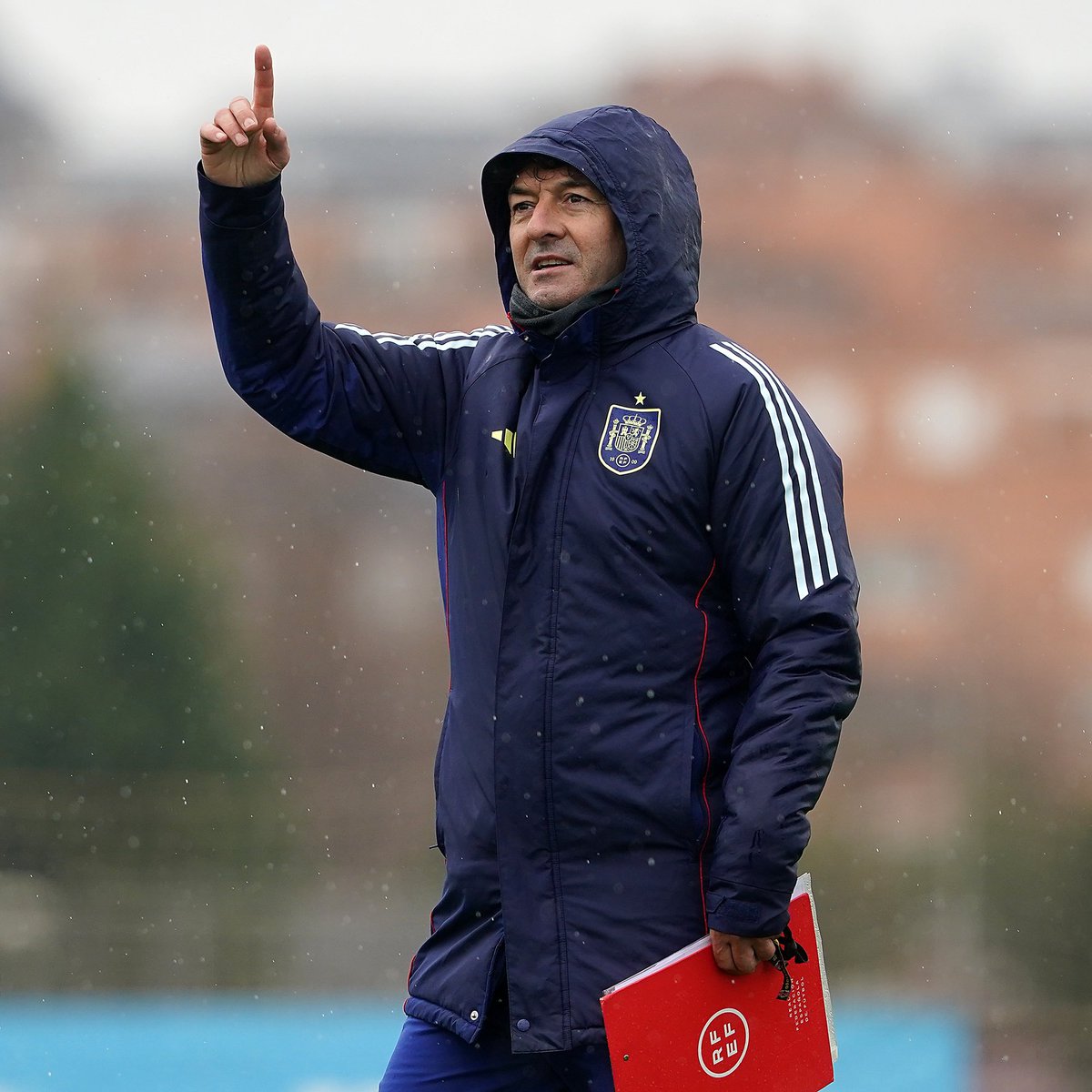 Selección Española Masculina de Fútbol (@sefutbol) on Twitter photo ⛈️🕺🏽⚽️
Working in the rain…
#NuestraBase | #U21EURO ⛈️🕺🏽⚽️
Working in the rain…
#NuestraBase | #U21EURO