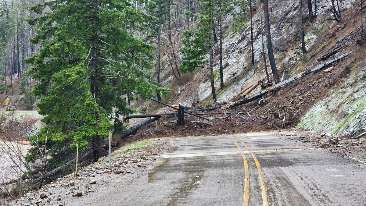 OregonDOT's tweet image. Use caution; crews continue removing heavy snow and hazards from recent storms. OR 138 remains closed between Glide and Diamond Lake while crews work to repair multiple landslide areas. Visit TripCheck.com for updates. #SWoregon #orwx
