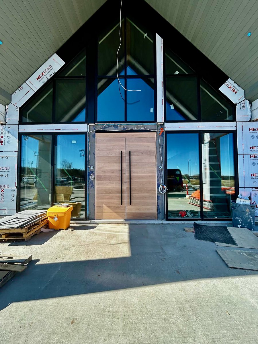 AmberwoodDoors's tweet image. *NEW CONSTRUCTION*
Stunning #custom *SOLID* Flat Sawn #whiteoak @AmberwoodDoors *DOUBLE DOOR* with Natural finish &amp;amp; 72&quot; #doorpulls in Flat Black!

Contact amberwooddoors.com today! 416-213-8007

🇨🇦 Canada Wide Shipping 🇨🇦

#doorsofdistinction #Doors #madeincanada🇨🇦