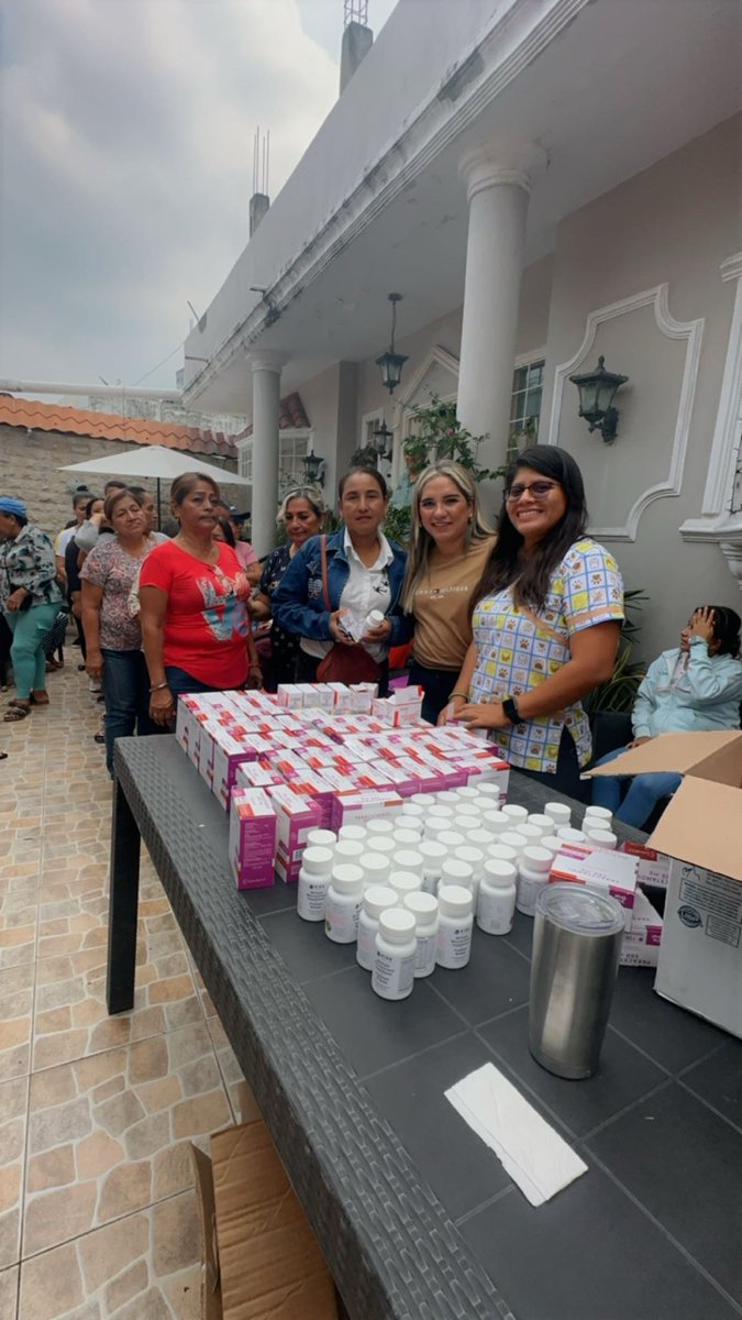 catalina78salce's tweet photo. Trabajamos sin descanso en el territorio porque nuestro compromiso es con la ciudadanía que confió en nosotros. Guayaquil enfrenta grandes desafíos, y la justicia social sigue siendo una deuda pendiente. Desde mi trinchera, apoyo a mujeres líderes y comunidades con enormes necesidades, convencida de que el cambio comienza desde la acción.

Agradezco profundamente a la organización Manuelita Sáenz por abrirme las puertas y permitirme ser parte de este gran proyecto. Juntos, seguimos construyendo un futuro más justo y solidario.
#Territorio #Guayaquil 
#CatalinaSalazarAsambleísta