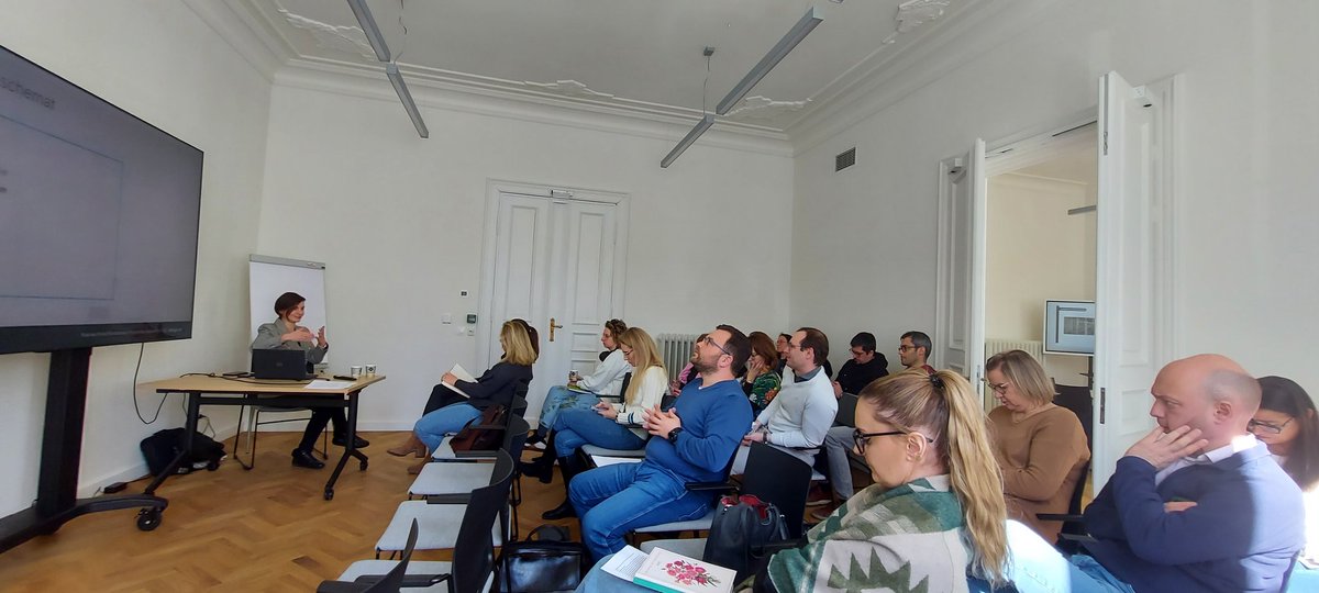 ICHBPAN's tweet photo. Today we hosted a workshop on "How to Successfully Apply for #ERC Grants" in collab with @KPK_PL 💪Our special guest, Prof. Kinga Kamieniarz-Gdula @STOPlabPI, shared her experience with scientists @ICHBPAN @igcpan #IFMPAN #IGRPAN #IDPAN #PCSS_Poznan.
We appreciate her insights👏 https://t.co/omtSVEo1EU