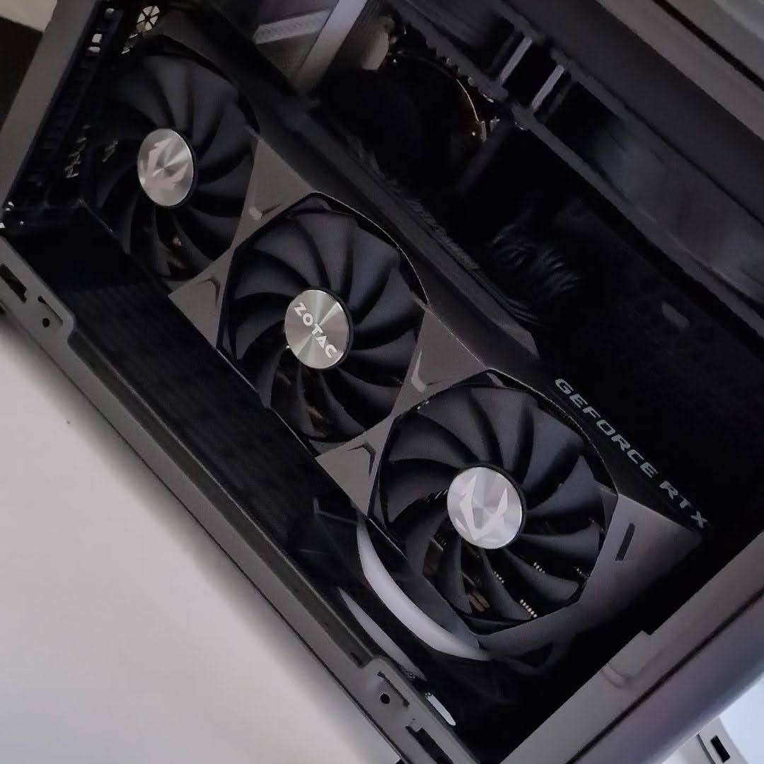 ZOTAC_USA's tweet image. 💻✨It’s what’s inside that matters, like the ZOTAC GAMING GeForce RTX 3080 powering your build.⚡🎮

📷 IG: ryans_hardware

#RTX3080 #RTX30 #GPU #Tech #PCHardware #PCComponents #GamingPC #PCBuild