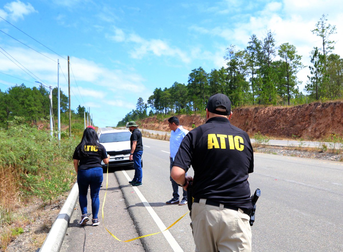 MP_Honduras's tweet photo. UFERCO junto a la ATIC inspeccionan canal seco como parte de investigación por supuestas irregularidades en su construcción. https://t.co/V3CGyok3zC