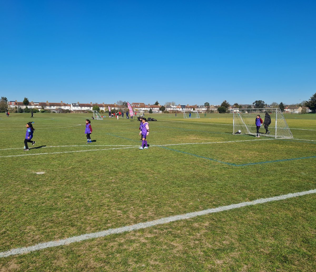 Aldersbrook Primary (@apse12) on Twitter photo Well done to all the girls who took part in the <a href="/LdnYouthGames/">London Youth Games</a> Football Festival! They participated in football skill sessions before competing in friendly matches against other London boroughs. To top of the experience, they met professional footballer <a href="/dwightgayle/">dwight gayle</a>. Well done to all the girls who took part in the <a href="/LdnYouthGames/">London Youth Games</a> Football Festival! They participated in football skill sessions before competing in friendly matches against other London boroughs. To top of the experience, they met professional footballer <a href="/dwightgayle/">dwight gayle</a>.