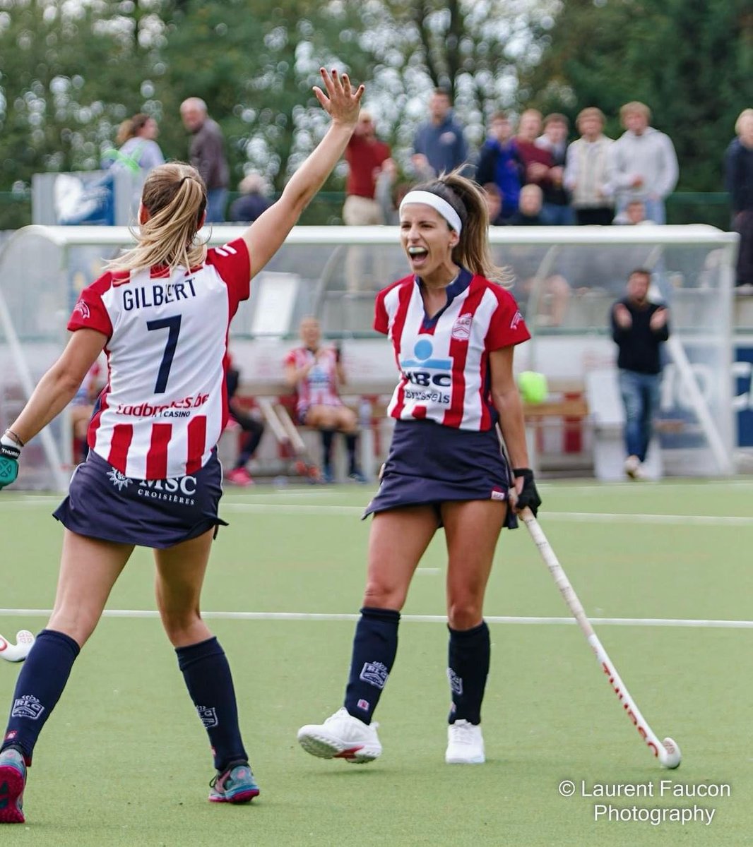 HockeyTerrassa's tweet photo. Estrenem l’espai d’entrevistes  de Hockey per Terrassa amb Queralt Figueras, jugadora procedent de l’ATHC, totalment adaptada a la vida de Brusel·les, on actualment milita al Royal Léopold. 
📰  Llegiu l’entrevista on ens explica la seva experiència! 
https://t.co/YUtZBk2glj https://t.co/hBvfu79ILX