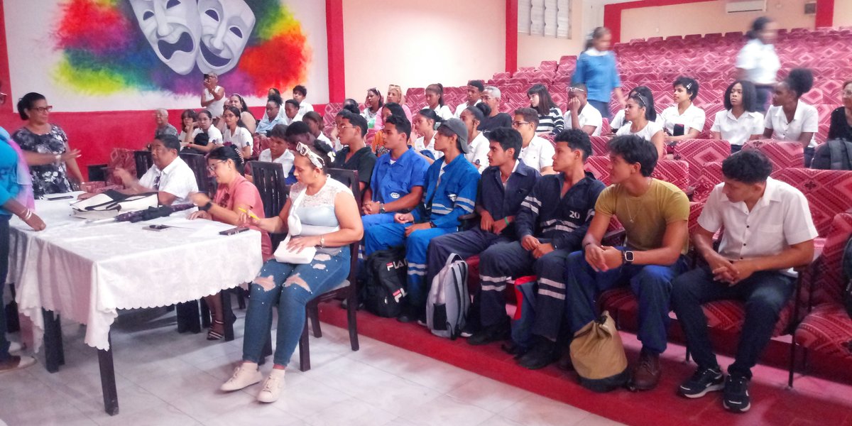 IpvceG's tweet photo. SE celebra en el Ipvce Antonio Maceo Grajales de Santiago de Cuba el evento provincial de Sociedades Científicas Estudiantil, donde  participaron estudiantes de distintos IPU del territorio.
#dpeStgo #CubaMined #IPVCE #PreUniversitario #CubaEduca https://t.co/mTPOVTnqLx