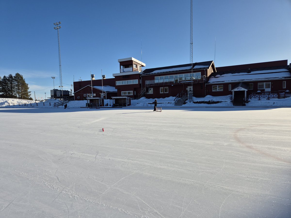 En herrans lång text om Kalix Bandys förehavanden under gångna vintern 👇

sargvakten.se/sasongen-bakom…