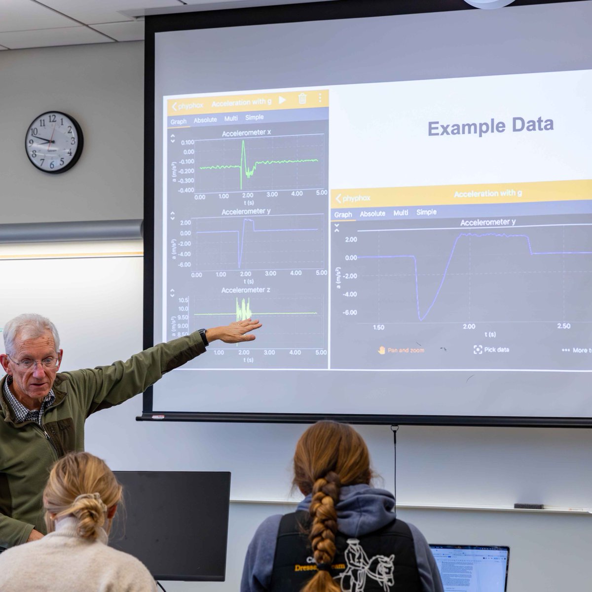 Conducting research from the palm of their hands, students are applying physics concepts through the new Physics with Phones curriculum, a partnership with the Lawrence Livermore National Laboratory. Read more: bit.ly/4kwFnJg 📲  #learnbydoing @calpoly @livermore_lab