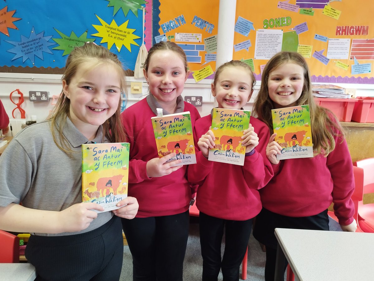 Criw'r Ornest Ddarllen, Ceredigion. Llongyfarchiadau i flwyddyn 4 am ennill ac i flwyddyn 5 am ddod yn ail. Pawb wedi mwynhau'r darllen a'r trafod! <a href="/YsgolHR/">Ysgol Henry Richard</a> Pob lwc i flwyddyn 4 wrth gynrychioli'r Sir. 📘📖📕