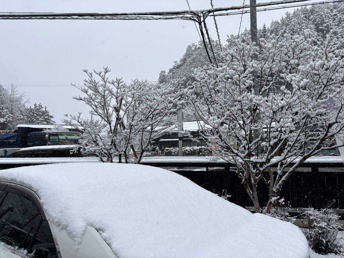 今年最後の雪かな… ご安全に🚗