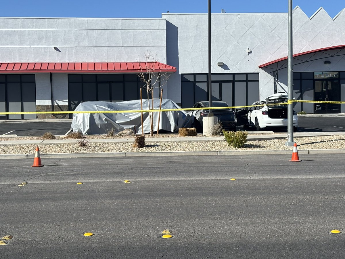 We’re getting a closer look at the aftermath of this morning’s Tesla fires. Two teslas are covered by a tarp. Two others are burnt. Metro Police are still on scene <a href="/FOX5Vegas/">FOX5 Las Vegas</a>