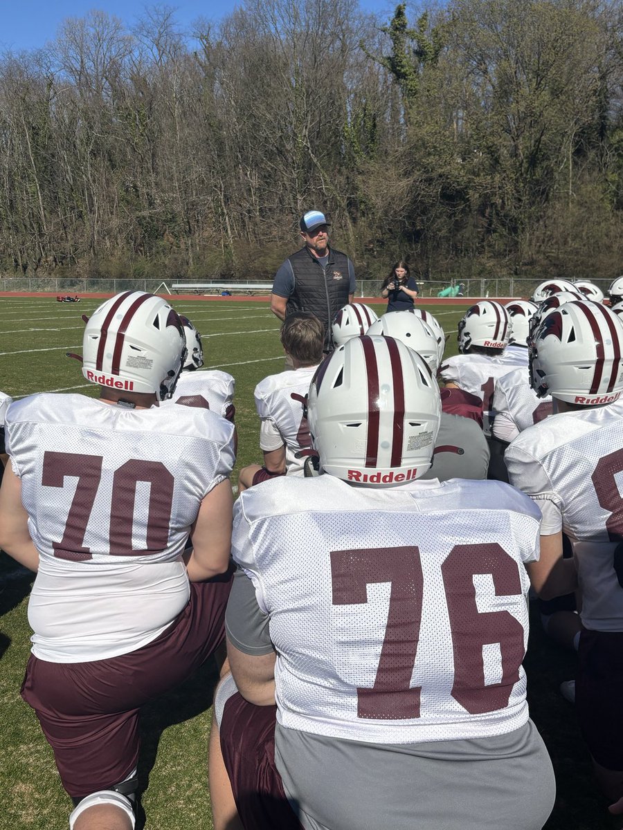 Could not be more excited than to have Jake Grove speak to@our team. I appreciate you helping coach the OLine today. Exceptional@player and person #WinTheOuts … I can assure he did