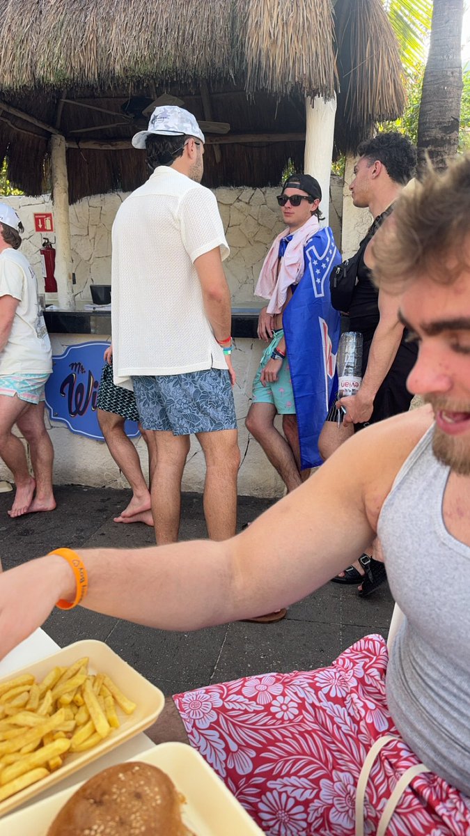 PSullivan29181's tweet photo. Dude leave the flag at home, no one cares you are in kappa sig #shrink https://t.co/iNzGYUlCDC