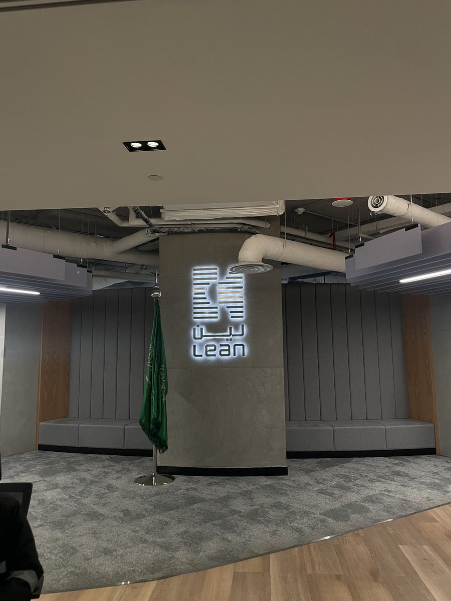 NasAloliwi's tweet photo. بدعم من نادي نظم المعلومات الإدارية @MIS_Club_KSU أتيحت لنا فرصة زيارة شركة لين لخدمات الأعمال @leansaudi . كانت زيارة ثرية اكتسبت من خلالها فهمًا أعمق للتخصص والفرص المتاحة فيه من منظور عملي.
كل الشكر لمنسوبي شركة لين على حفاوة الاستقبال والعرض التقديمي القيّم https://t.co/rU6tk9cnp4