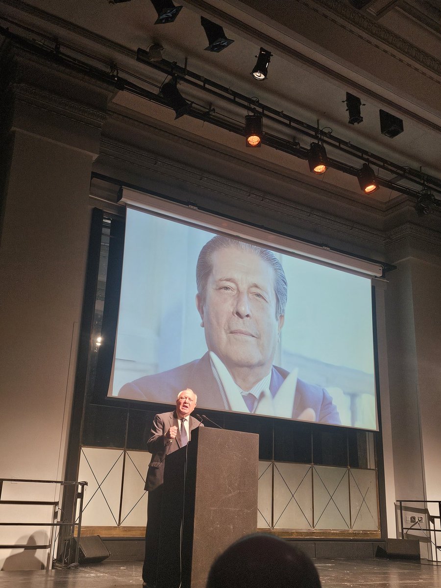 Avui hem assistit a l'homenatge a Federico Mayor Zaragoza organitzat al Círculo de Bellas Artes a #Madrid reconeixent el seu llegat acadèmic, institucional i poètic. Un home universal fill adoptiu de #Tortosa que ens ha deixat un llegat que sempre recordarem i portarem al cor.