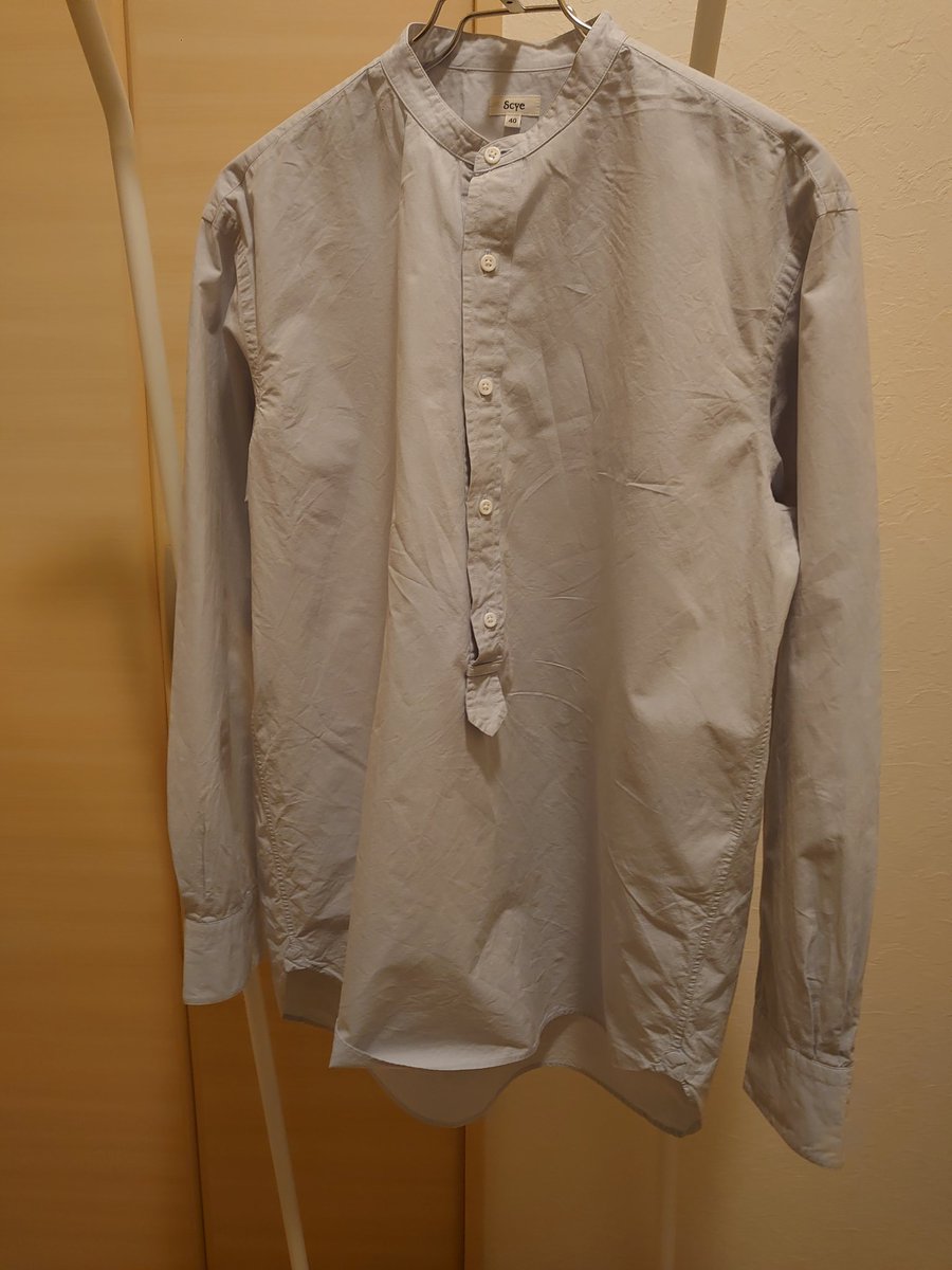 ymfresearch8739's tweet photo. 春に着ようと思い立って、きちんとアイロンしようとしたけど、途中でわざと洗いざらし感を現した方がかっこいいかもと思いこんな感じに。生地が秀逸が故に色々な楽しみ方があるのかも。
#scye https://t.co/zroXnokXZ9