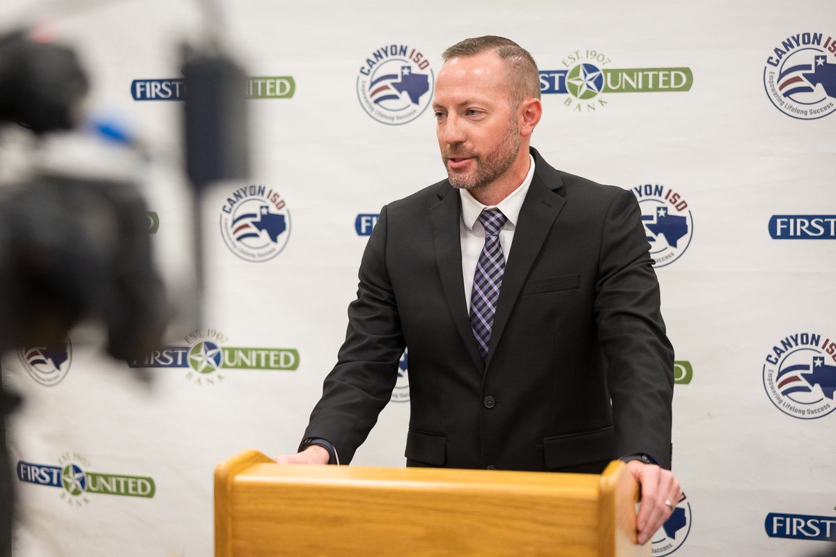 Canyon Eagles promote alum <a href="/coach_k_lo/">Kyle Lovorn</a> as new head boys basketball coach #txhshoops .. 
🔗 presspass.news/canyon-eagles-…