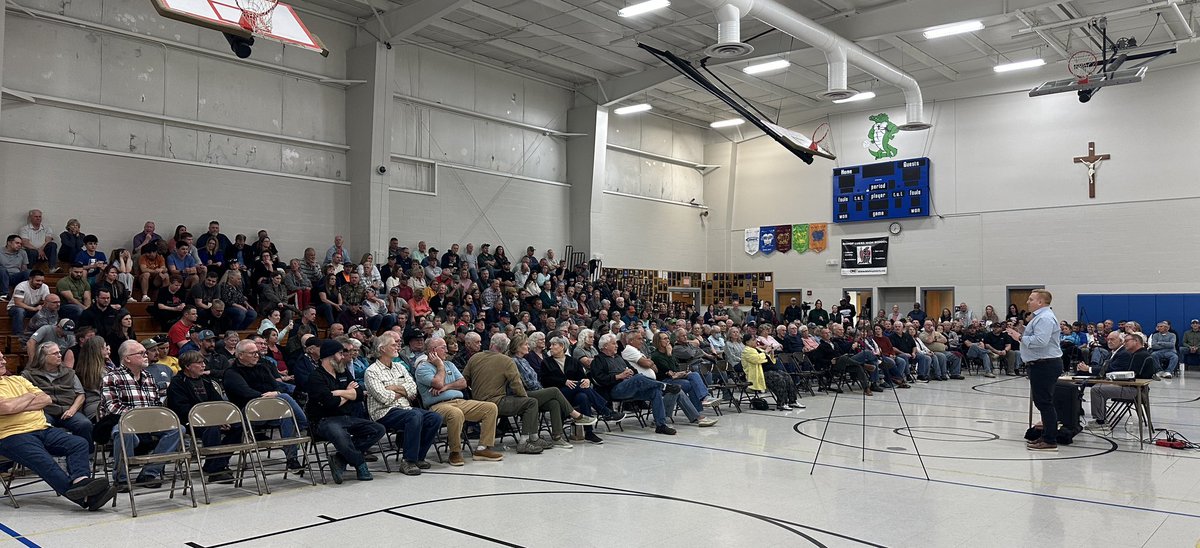 ReporterDevan's tweet image. A full house at St. Aloysius Church, where developers are hosting a public meeting about the racetrack proposed for land near Yoder. Opponents have tried yelling over the presenter a few times, and it just started 13 minutes ago. I’ll have a story for @JGfortwayne