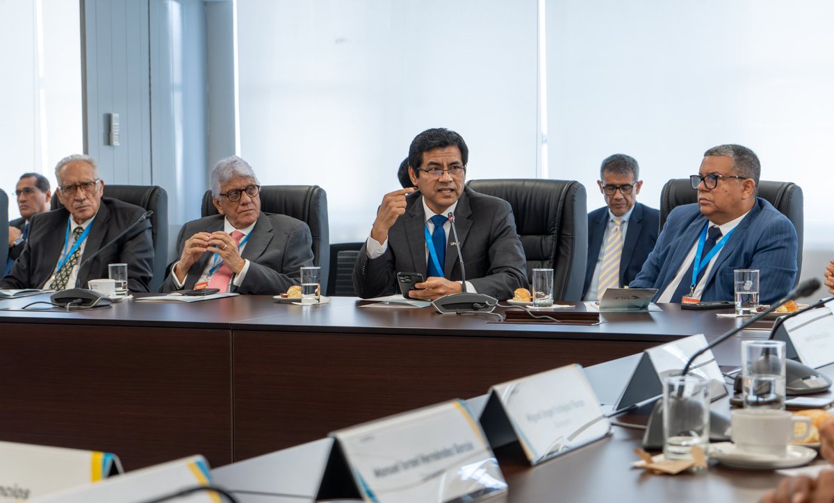 UPeUOficial's tweet photo. ✅ #UPeU participó en una reunión de trabajo organizada por @ASUPOficial, donde estuvieron presentes más de 25 rectores de universidades privadas y el equipo directivo de @SuneduPeru. Se abordaron temas clave para seguir fortaleciendo la #educación superior universitaria 📚. https://t.co/smwLUPh3Gd