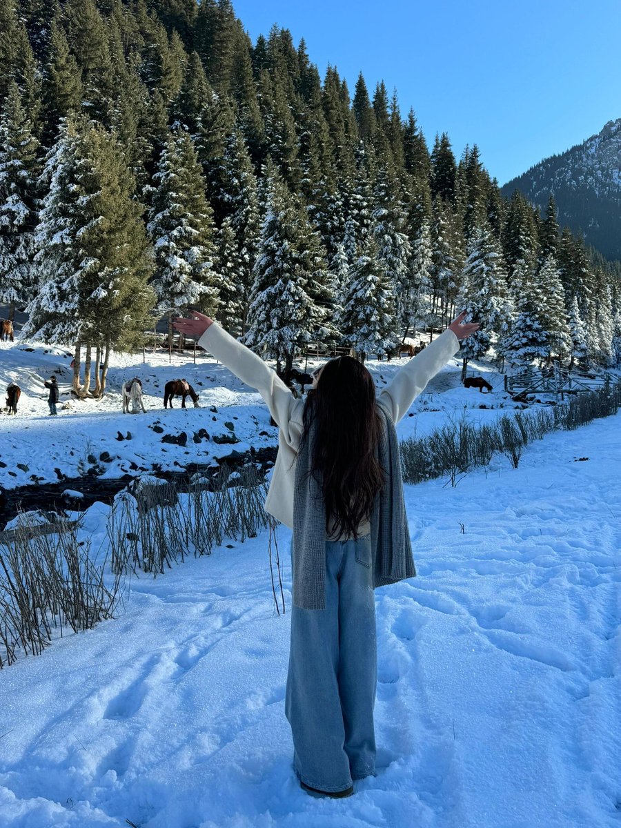 RubyStork's tweet image. Traveling solo, finding myself amidst nature’s beauty. 🌍✨