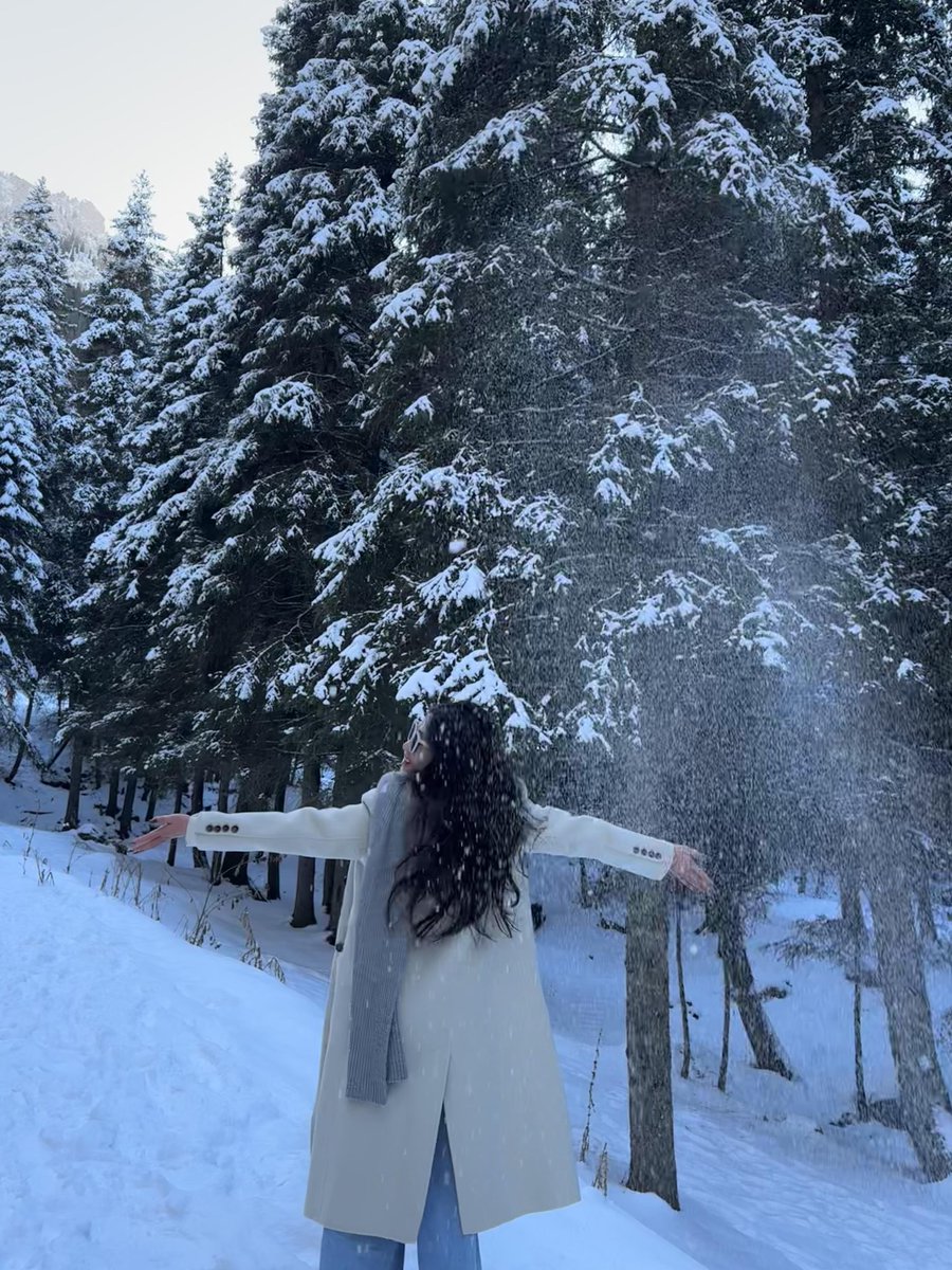 RubyStork's tweet image. Traveling solo, finding myself amidst nature’s beauty. 🌍✨