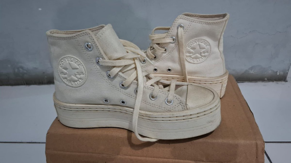 RndPtr11's tweet photo. @florenza_l73866 Jual preloved sepatu ukuran 37 indole 23,5cm
Barang ori, lokasi surabaya
Harga:
Cons putih 350rb
Cons ungu 100rb
Adidas putih 200rb https://t.co/qZwCHhIiJX