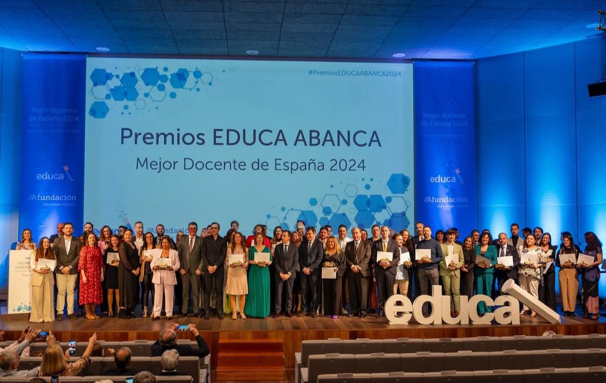 Profe On Fire (Miguel A. Ronda) (@profeonfire) on Twitter photo Premio al 🥈Mejor Profe de FP de España 🍾
Algún día, recordaré esto con orgullo.
Hoy creo que sólo sirve para llegar a sitios donde, sin reconocimientos, no te escuchan 📢
Espero ser digno de este premio
<a href="/educa_s/">@plataforma_educa</a>
#premioseducaABANCA Premio al 🥈Mejor Profe de FP de España 🍾
Algún día, recordaré esto con orgullo.
Hoy creo que sólo sirve para llegar a sitios donde, sin reconocimientos, no te escuchan 📢
Espero ser digno de este premio
<a href="/educa_s/">@plataforma_educa</a>
#premioseducaABANCA