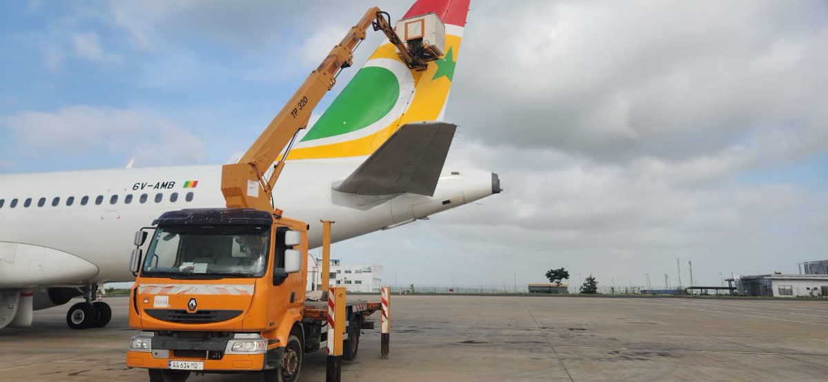 Alima_Suarl's tweet photo. Intervention technique en hauteur sur le stabilisateur d'un avion Air Sénégal. ALIMA Consulting &amp; Engineering garantit sécurité, précision et expertise de haut niveau dans le cadre de ses opérations de maintenance aéronautique.  

#Aviation #Maintenance #Ingénierie #AirSénégal https://t.co/lN14Gq3G4d