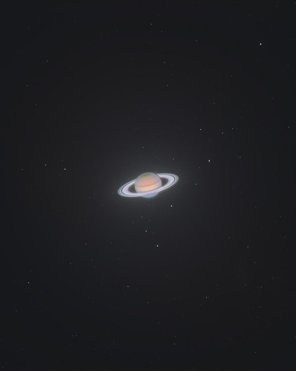 MAstronomers's tweet image. Saturn through a telescope when the sky is clear 🪐🔭