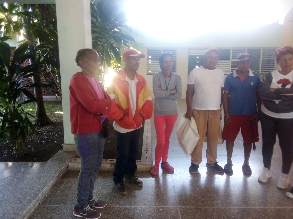 Se realiza la lectura de la convocatoria al 1ro de Mayo en los centros del sindicato de educación, la ciencia y el deporte en Guanabacoa, por Cuba juntos Creamos