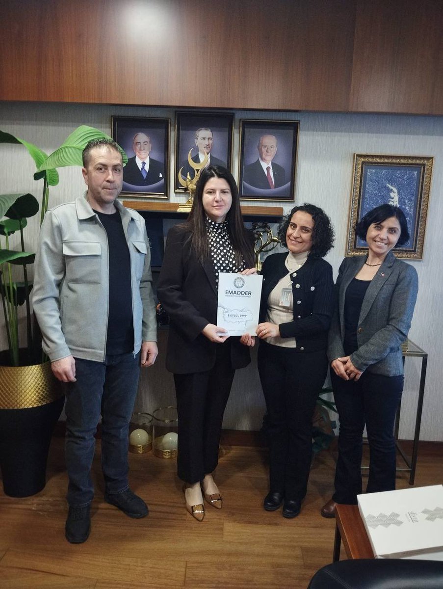 EmadDernegi's tweet photo. EMADDER’ in MECLİS ZİYARETLERİ

PELİN YILIK MHP ÇANKIRI MİLLETVEKİLİ 

1 güne 17-20 yılla mağdur edilen EMADDER liler olarak hakkımız olan Kademeli Emeklilik talebimizi Siyasilere tek tek anlatmaya devam ediyoruz…

EMADDER  Ankara Meclis Ekibi MHP Çankırı Milletvekili Sayın Pelin Yılık hanımefendi’ yi makamında ziyaret etmişlerdir.

Bizleri çok sıcak karşılayan Sayın Vekilimize  ,Yüzyılın adaletsizliğine maruz bırakılarak, mağdur edilişimizin giderilmesi için dosyamızı  sunup, adil Kademeli bir Emeklilik sistemi getirilmesi konusunda çözüm önerilerine ve verdiğimiz mücadeleye dair karşılıklı istişarelerde bulunmuşlardır.

Bizleri nezaket ile sıcak bir şekilde misafir eden vakit ayıran Sayın Vekilimize çok teşekkür ederiz.

@MHP_Bilgi 
@dbdevletbahceli 
@drpelinyilik 
@E_SemihYalcin
@YildizFeti
@arzuerdemtc
@MKalayci42
@ifarukaksu
@buyukataman
 @erkanakcay45 
@KarakayaMevlut 
@M_Levent_Bulbul
#KademeHemenYasalaşmalı