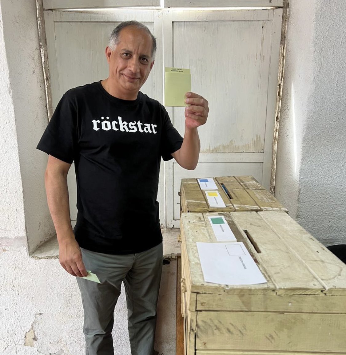 EstebanPerezB's tweet photo. Compañeras y Compañeros… estoy muy agradecido de su confianza y respaldo, ya que he sido elegido miembro del Comité Central del @pschile. Recibí votos, en todas las comunas de la Región habilitadas para sufragar. 
Gracias totales!🙏🏻👏🏻✊🏻
#UnidadSocialista https://t.co/i2O68fA6lK