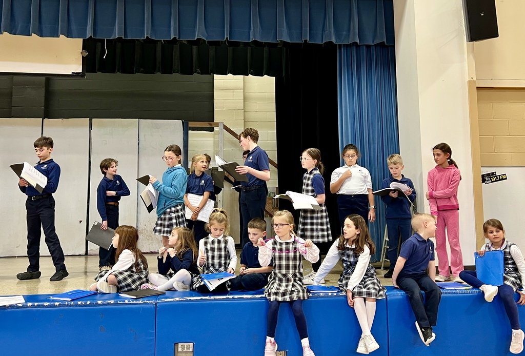 SMSSwormville's tweet image. 🎭 Drama Club is hard at work preparing for “Music Man Jr.”! 

Help us keep our stage looking beautiful by purchasing a sponsorship at the link below by this Friday, 3/21: tinyurl.com/mswxzt2y

#DramaClub #SpringMusical #MusicManJr #NewCurtains