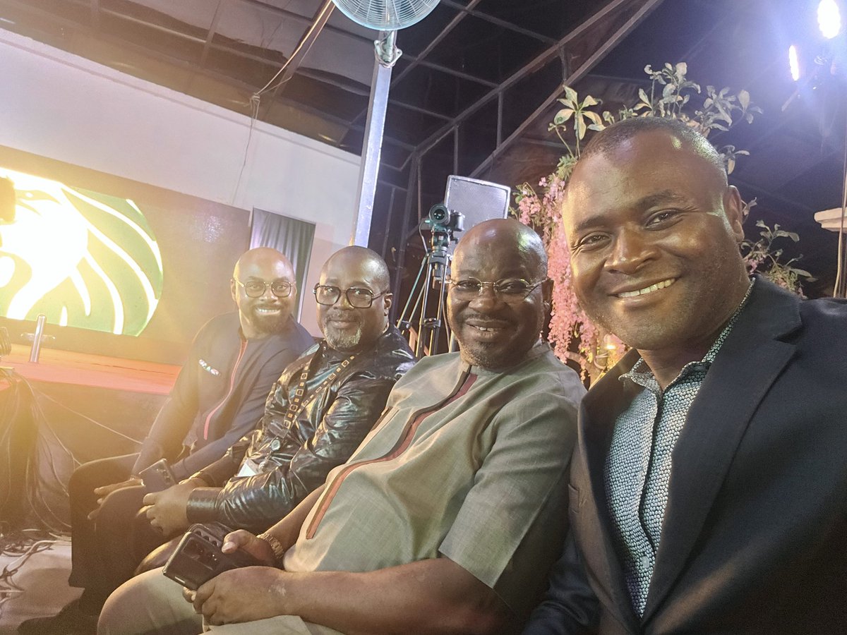 Yves Kom tweet media