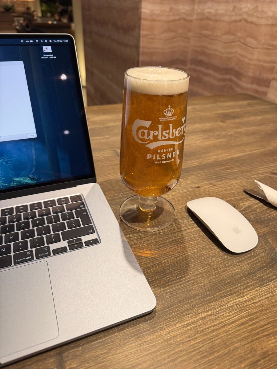 I_a_c_o_b_u_s's tweet photo. #Poretti in a #Carlsberg glass isnโt the oneโฆ @CarlsbergUK @IlBirrificio #tuesdayvibe https://t.co/Z8BOHrsZ2s