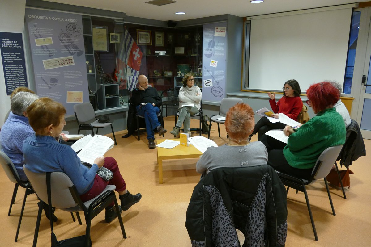 Ara sí! Tot a punt per anar al <a href="/teatrenacional/">TNC</a> dimecres que ve per veure l'obra 'Marie, la Roja'. Avui hem fet el Club de Lectura amb l' <a href="/annafclot/">Anna F Clot</a>  
Moltes gràcies!!!