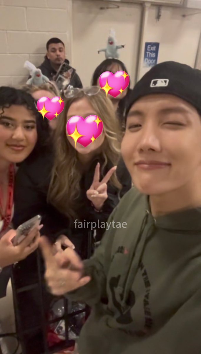 fairplayt4e's tweet photo. haven’t been on here in forever but came back to say i met hobi🥹🫶🏽 https://t.co/8j2kvkgjHW