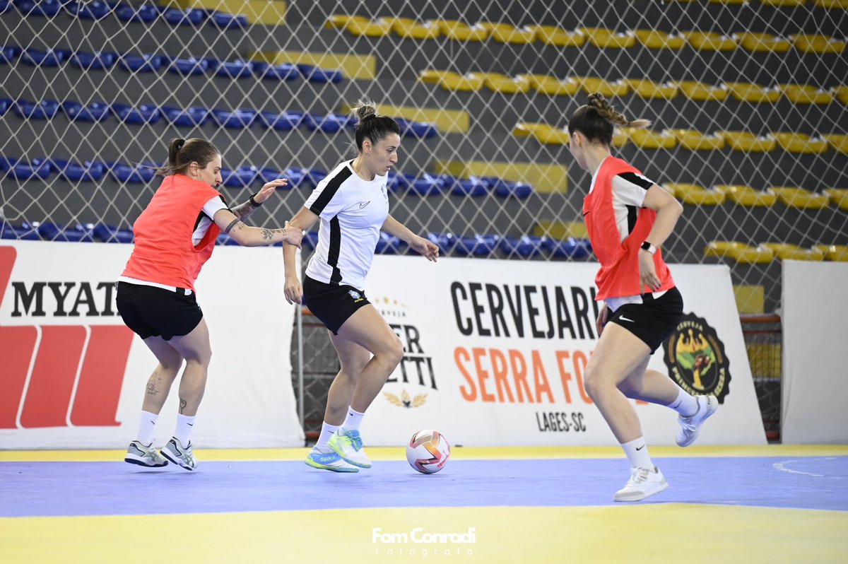 brfutsaltour's tweet photo. A Seleção Brasileira de Futsal Feminino está se preparando desde o dia 10 de março, em Lages (Santa Catarina), para a Conmebol Copa América, que será disputada de 22 a 30 de março, na Arena Sorocaba. 🇧🇷

Ingressos 🎟️ https://t.co/JW5Byhi1GX https://t.co/PMz0YN9uDY